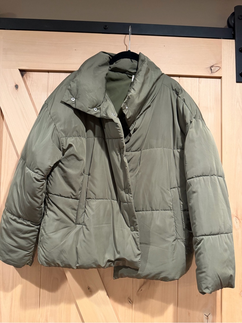 Free People Weekend Puffer in Olive- Size M - Picture 2 of 5